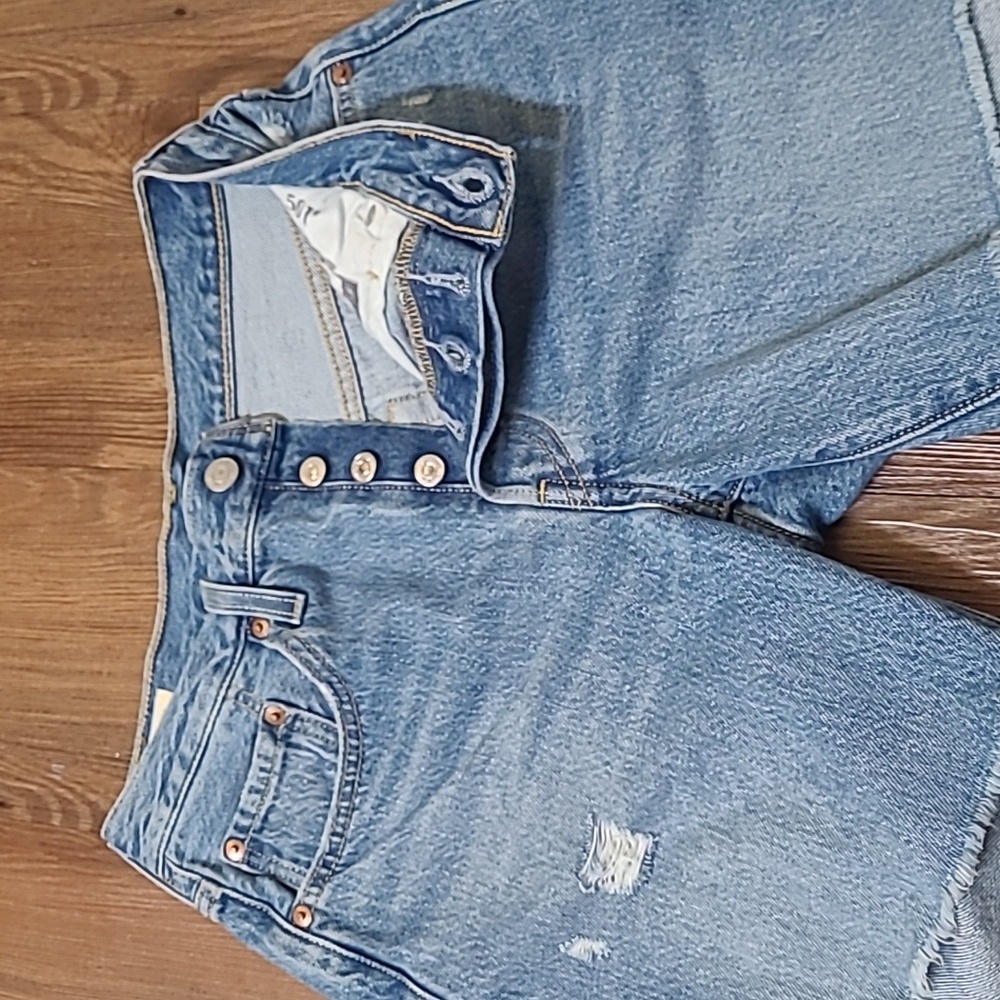 Levi's Women's Classic Blue Jean Shorts used good‎ condition. - Picture 9 of 15